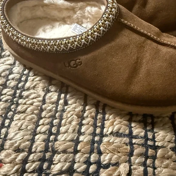 Cozy Brown Kids UGGS Slippers - Picture 2 of 3